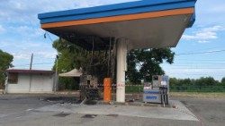 An einer Tankstelle in Amendolara wurden die verkohlten Leichen von vier Männern aus Afghanistan und Pakistan entdeckt - ausgebeutete Erntehelfer, die brutal getötet wurden