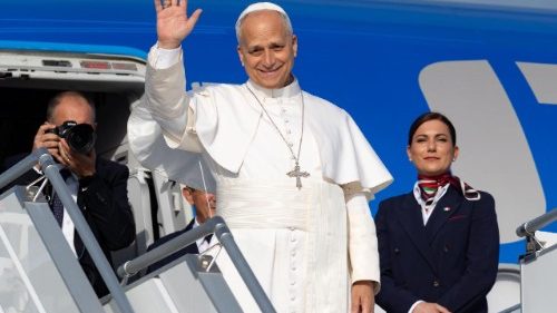 Papst Leo XIV. bricht nach Spanien auf: Beginn der 4. Reise