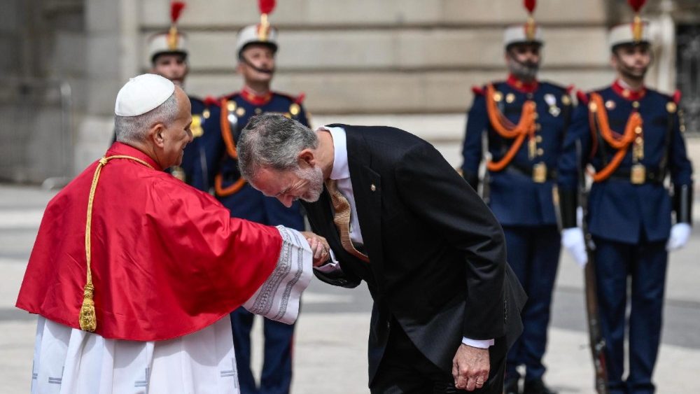 Der spanische König Felipe VI. hieß den Papst in Madrid willkommen