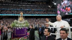 Il Papa, 'umanit� bombardata di immagini e parole ma affamata di giustizia'