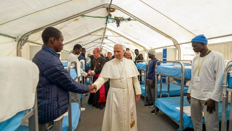 Rencontre du Pape avec les migrants du  centre Las Ra&iacute;ces &raquo;, &agrave; Santa Cruz de Tenerife
