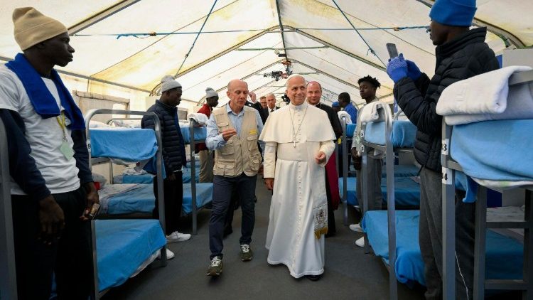 Le Pape L&eacute;on XIV au centre d'accueil de migrants &laquo;Las Ra&iacute;ces&raquo; &agrave; Santa Cruz de Tenerife