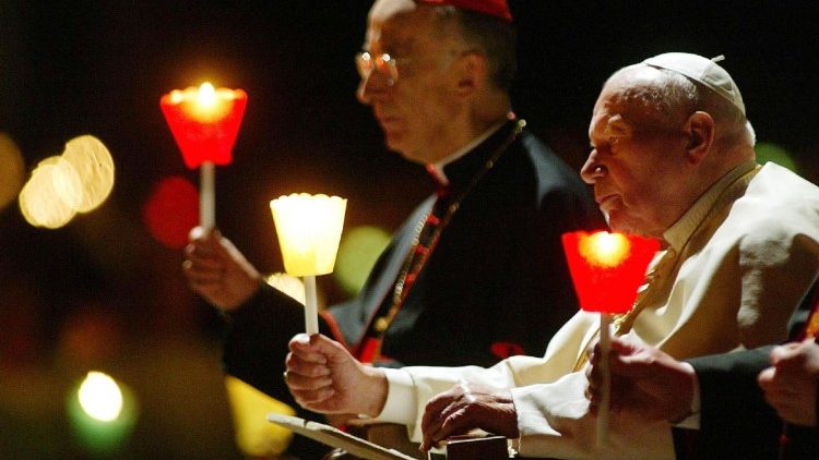 Februar 2004: Kardinal Camillo Ruini mit Papst Johannes Paul II. am Welttag der Kranken