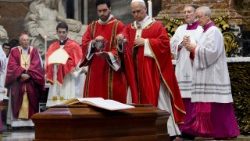 Il Papa alle esequie di Ruini, visione contro relativismo valida ancora oggi
