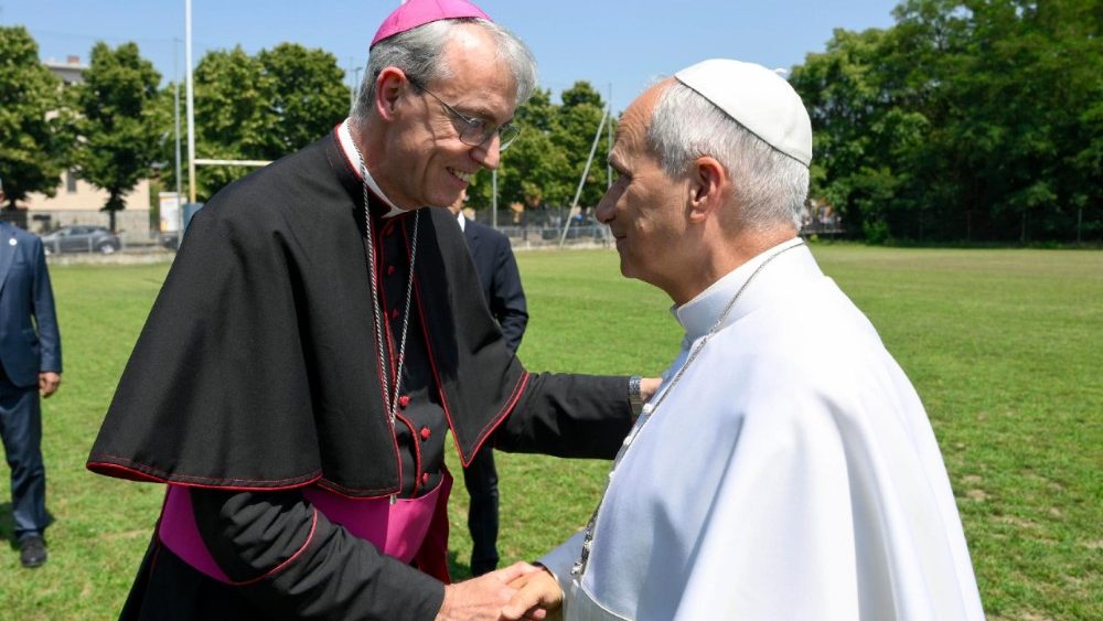 Visita pastorale a Pavia, il Papa ringrazia i medici del Cnao: "Fate miracoli"