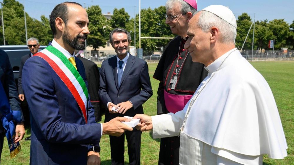 Visita pastorale a Pavia, il Papa ringrazia i medici del Cnao: "Fate miracoli"