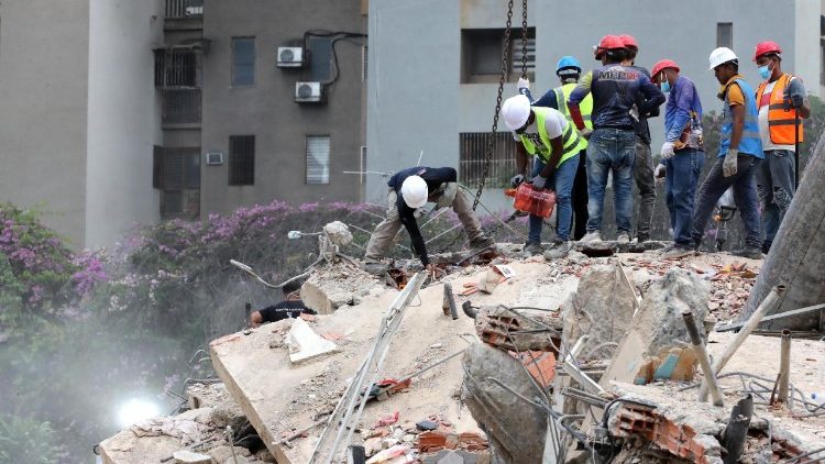 La operación de rescate sigue en marcha tras los terremotos en Venezuela