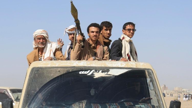 Gli Houthi, movimento sciita zaydita sostenuto politicamente e militarmente dall'Iran, controllano la capitale Sana'a e gran parte dello Yemen settentrionale, compresa Hodeida