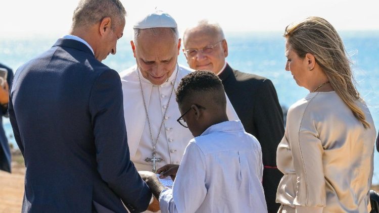 Il Papa con Leonardo e i suoi genitori Walter e Marilena