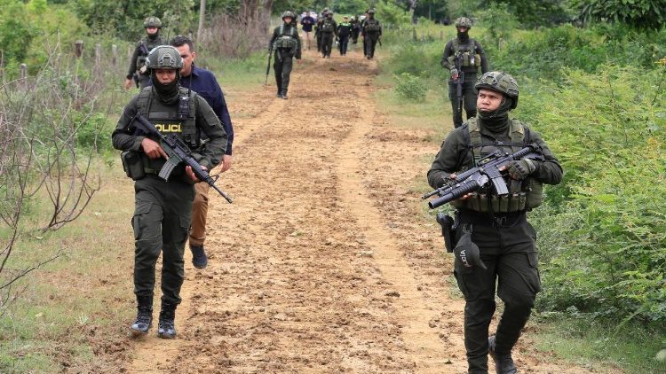 I militari controllano una zona a Palmira, Pueblo Nuevo, Colombia