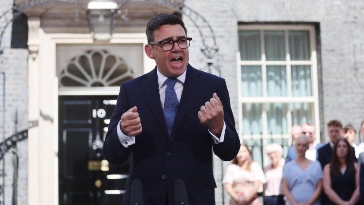 Andy Burnham, proclamato leader del Partito laburista di maggioranza venerdì scorso, è il nuovo premier britannico