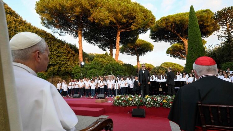 Papaq Leo XIV akifuatilia muziki
