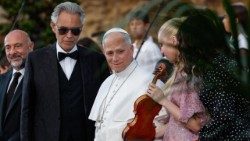 Lev XIV. a Andrea Bocelli na koncertě Chvalozpěv pokoje, 29. 7. 2026