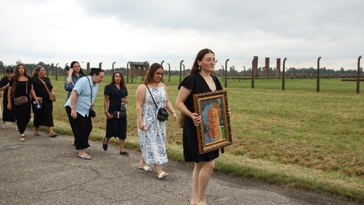Insgesamt wurden nach Sch&auml;tzungen rund eine halbe Million Sinti und Roma aus ganz Europa im Holocaust von den Nazis ermordet