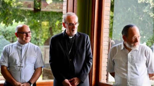 Pizzaballa ad Assisi: i cristiani stanchi del tira e molla delle trattative, vogliono pace