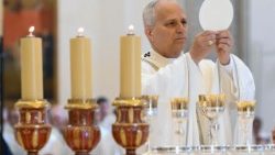 Papa Leone XIV celebra di fronte alla Porziuncola di San Francesco