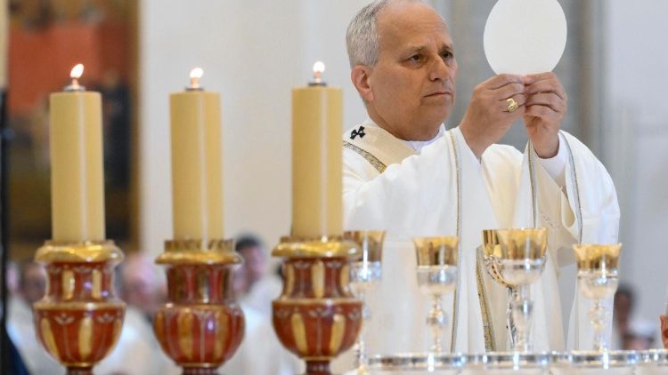 Papa Leone XIV celebra di fronte alla Porziuncola di San Francesco
