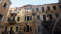 Un edificio distrutto dopo un attacco russo a Odessa, in Ucraina