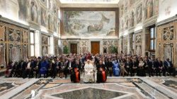Il Papa Leone su AI, le leggi preservino gli utenti dallo sfruttamento