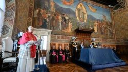 संत पापा लियो 14वें ने सान मरिनो में अपने प्रेरितिक दौरे में नागर अधिकारियों को संबोधित करते हुए