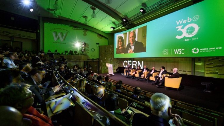 Tim Berners-Lee, der Erfinder des Internet, bei einem Auftritt 2019