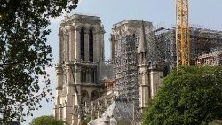 Cathédrale Notre-Dame de Paris, le 11 avril 2020, près d'un an après l'incendie du 15 avril 2019. 