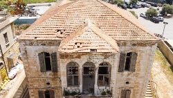 लेबनान के जुनिएह में परित्यक्त एक परम्परागत घर