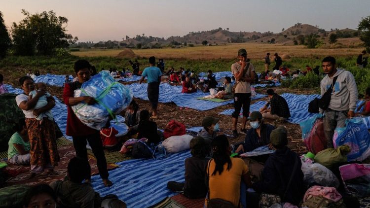 Người di tản tại thị trấn Mae Sot ở biên giới Thái Lan – Myanmar
