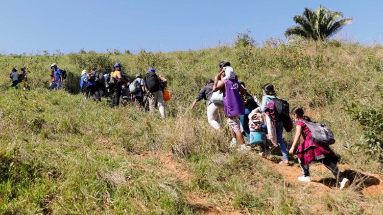 Baluki-mboka (Migrants) ya  Amerika ya katikati, pene na mindelo mya Guatemala, na Honduras, o mokolo mwa 15 Yanuali 2022.