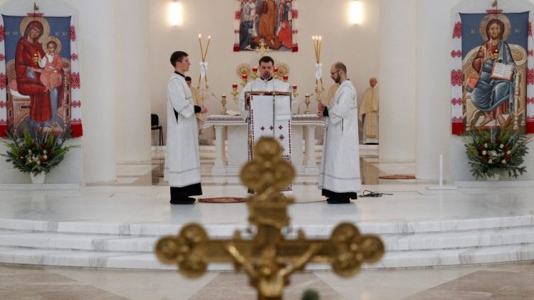 Liturgie en la cathédrale gréco-catholique de la Résurrection, le 26 janvier 2022, à Kiev. 