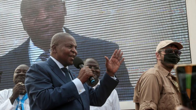 Umstrittener Präsident: Faustin-Archange Touadera (links)