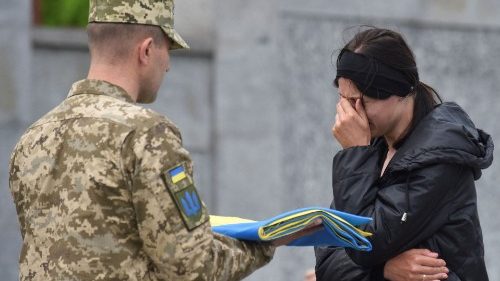 Una donna ucraina in lacrime