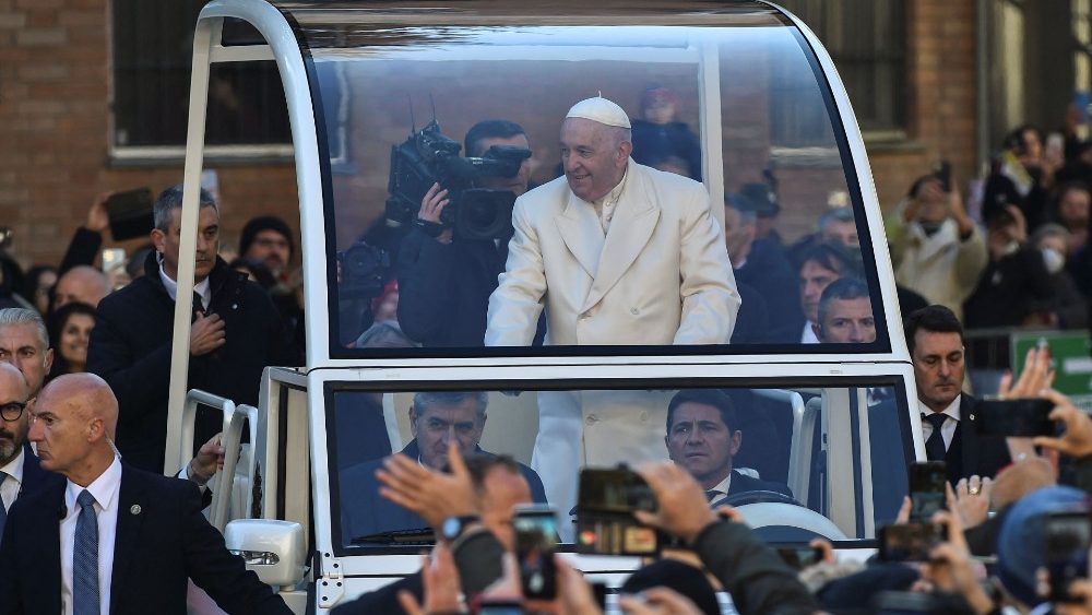 Pope Francis going through the centre of Asti