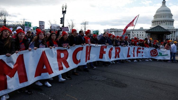 Anti-Abtreibungs-Demonstranten nehmen zum ersten Mal seit der Aufhebung des Abtreibungsurteils Roe v. Wade durch den Obersten Gerichtshof an dem jährlichen "Marsch für das Leben" in Washington teil, 20. Januar 2023.
