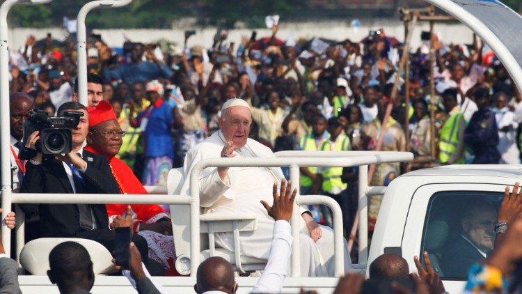 Ambongo im Februar mit dem Papst in Kinshasa