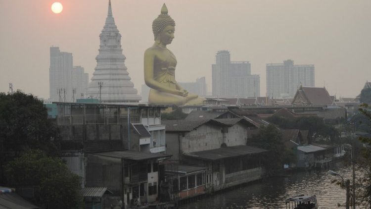Le Wat Paknam et le plus grand Bouddha de Bangkok, la capitale thaïlandaise. 