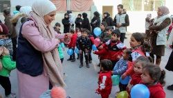 Dzieci z Aleppo niedługo po trzęsieniu ziemi