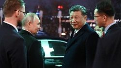 Il presidente russo Vladimir Putin e l'omologo cinese Xi Jinping a Mosca (Reuters)