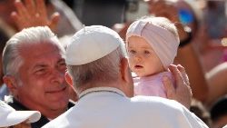 Auch Papst Franziskus hebt immer wieder die Bedeutung und den Einsatz für den Lebensschutz hervor.