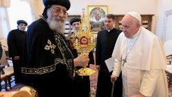Påven Franciskus tillkännager den 11 maj i Vatikanen tillsammans med Tawadros II att de 21 koptisk-ortodoxa martyrerna ska läggas in i den katolska helgonlistan. Tawadros överlämnar en relik av de koptiska martyrerna och påven tackar av hela sitt hjärta för gåvan.