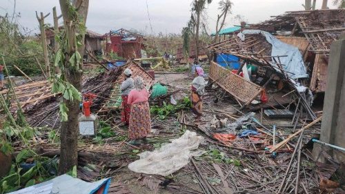 Appello di Francesco alla solidarietà per Myanmar e Bangladesh colpiti dal ciclone