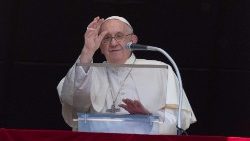البابا فرنسيس: لتساعدنا مريم العذراء لكي نتشبّه بقوّة وسخاء وتواضع القديسَين بطرس وبولس