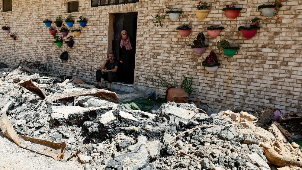 Consequências de uma operação militar israelense, em Jenin, na Cisjordânia, território palestino (Reuters)