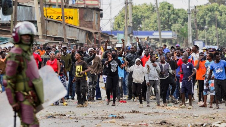 Protest gegen die von der Regierung verhängten Steuererhöhungen in der Mathare-Siedlung in Nairobi am 12. Juli 2023