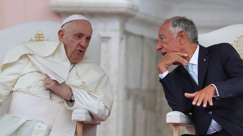 Падчас візіту ветлівасці да прэзідэнт Партугаліі Марселу Рэбелу дэ Соуза