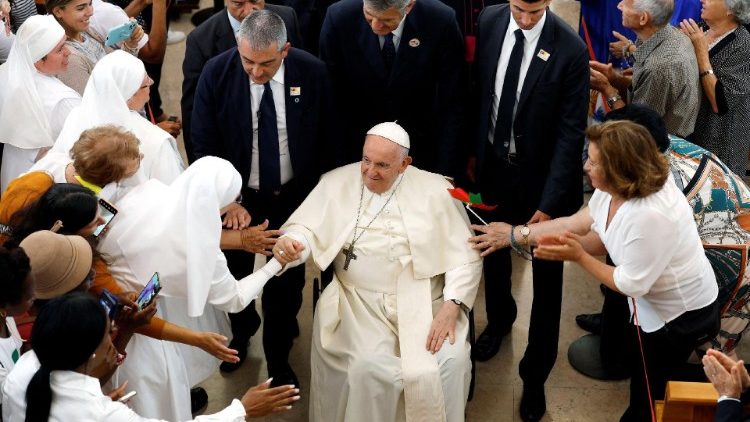 संत पापा फ्रांसिस पुर्तगाल में तीसरे दिन 