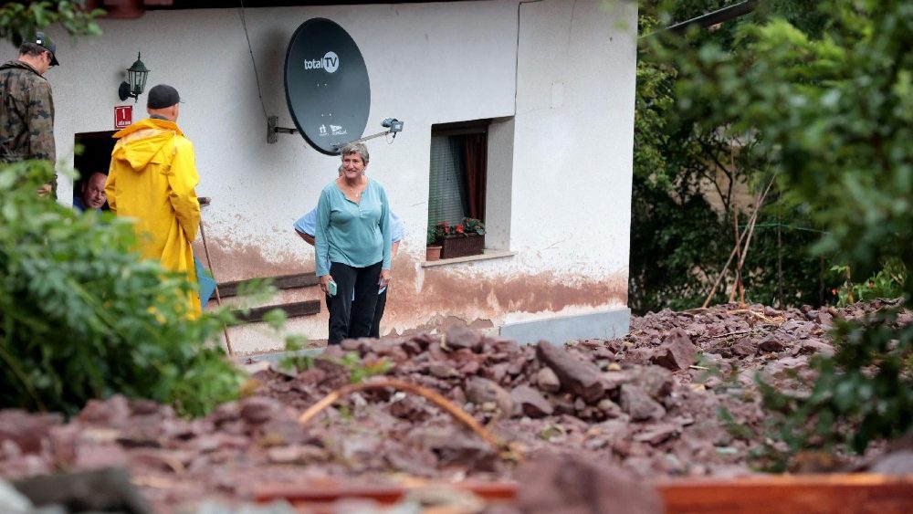 Uma visão dos danos causados por um deslizamento de terra após as enchentes em Ziri, Eslovênia, 5 de agosto de 2023. REUTERS/Borut Zivulovic