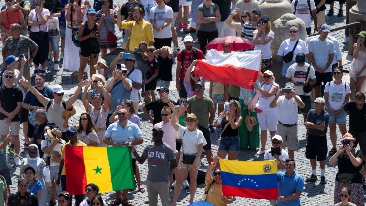 Паломники на площади Святого Петра