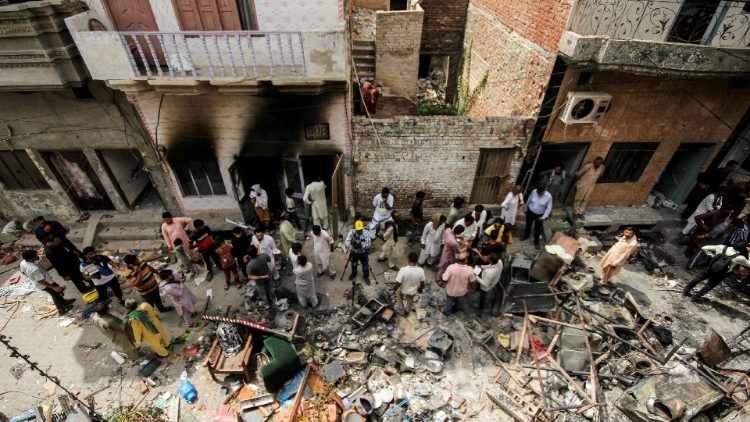 Edificios destruidos en Jaranwala, Pakistán