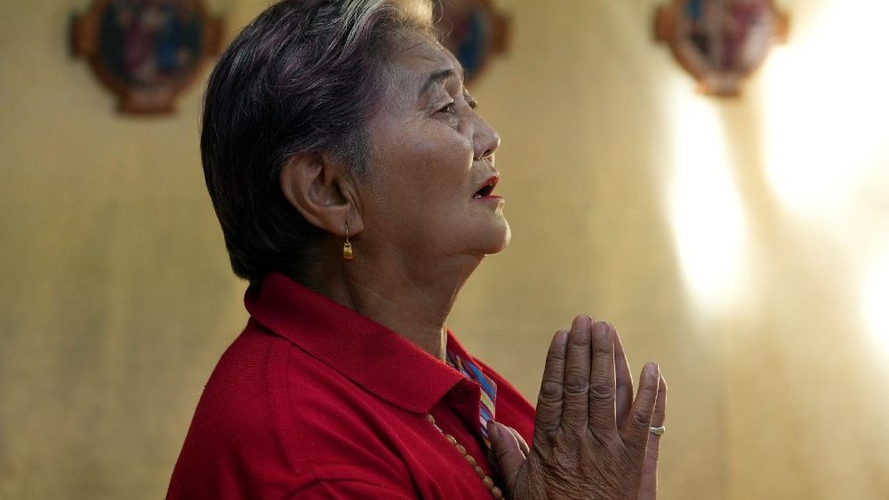 Fiel católica na Santa Missa na "Our Mother of Mercey Mission", na periferia de Arvalkheer City, Mongólia, em 29 de agosto de 2023. REUTERS/Joseph Campbell